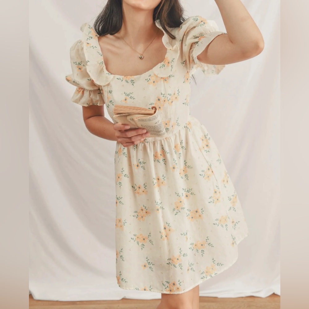 Storia Cream Floral Mini Dress Size Medium